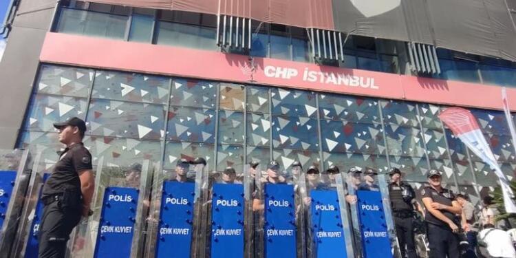 İstanbul’daki CHP ablukasına tepkisi soruşturması: 3 kişi tutuklandı