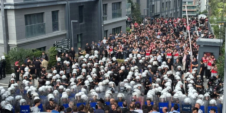 CHP İstanbul İl Başkanlığı’nda 10 gözaltı