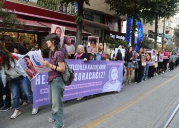 Eskişehir’de kadınlar Rojin Kabaiş için ‘kadın zinciri’ oluşturdu