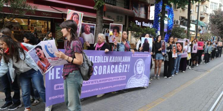 Eskişehir’de kadınlar Rojin Kabaiş için ‘kadın zinciri’ oluşturdu