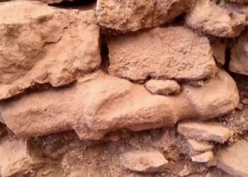 Göbeklitepe’de duvara yerleştirilmiş insan heykeli bulundu