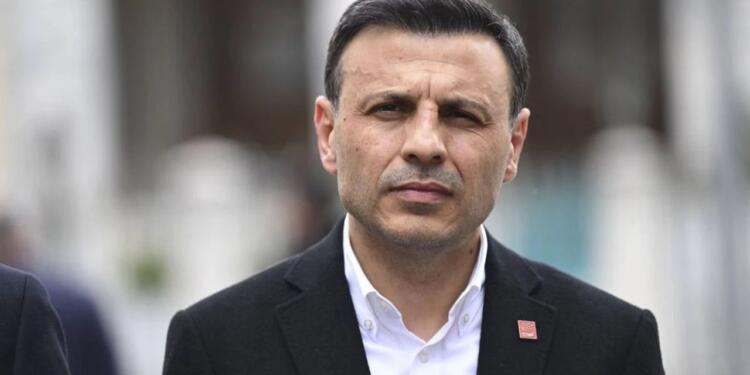 Özgür Çelik yeniden CHP il başkanlığına seçildi