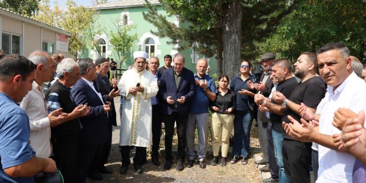 DEM Parti Eş Genel Başkanı Bakırhan, amcasının cenazesine katıldı