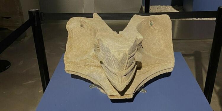 Aigai Antik Kenti’nde 2 bin 200 yıllık güneş saati bulundu