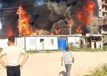 Hatay’da işçilerin kaldığı konteyner yandı