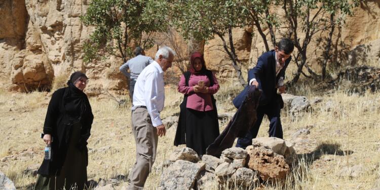 32 yıl sonra yine aynı yerde: Geç de olsa geldim, ‘sizi unutmadık’
