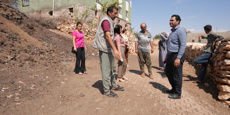 Kayyımın yapmadığı yollar mağdur ediyor: Ambulans bile giremiyor