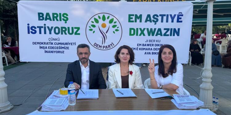 Mûş’ta ‘Barış istiyorum çünkü’ kampanyası için imza standı kuruldu