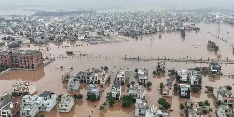 Pakistan’daki seller nedeniyle 1002 kişi hayatını kaybetti