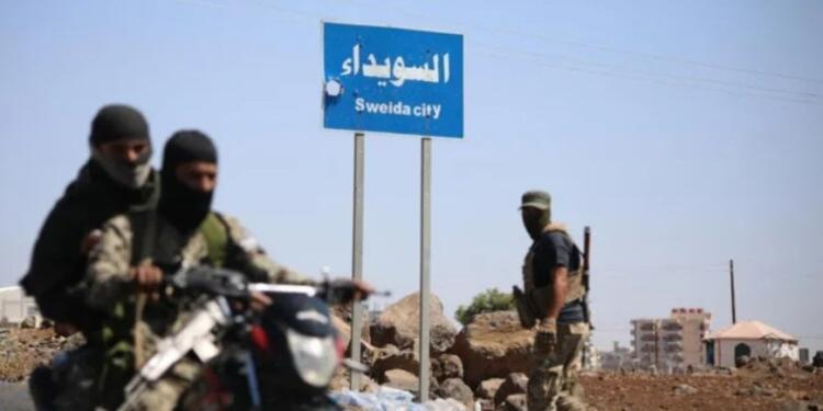 HTŞ güçleri Siweyda’da bir köye ağır silahlarla saldırdı