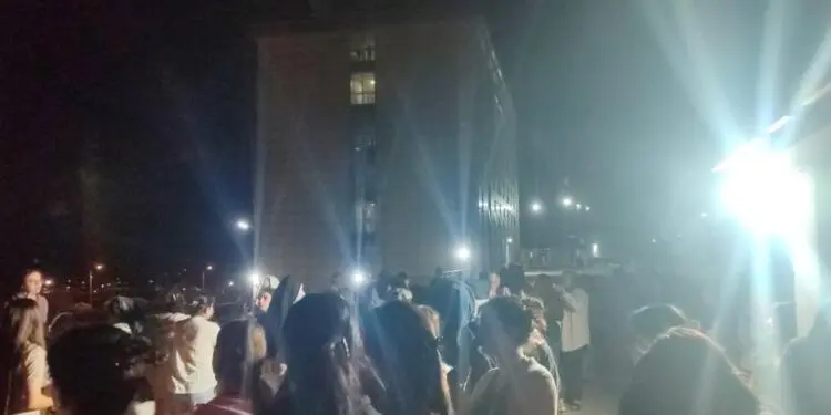 Öğrenciler KYK yurdunda su olmamasını protesto etti