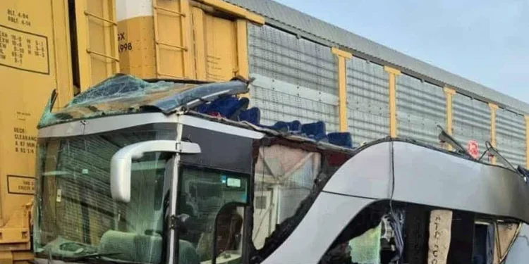 Meksika’da tren yolcu otobüsüne çarptı: 8 ölü, 45 yaralı