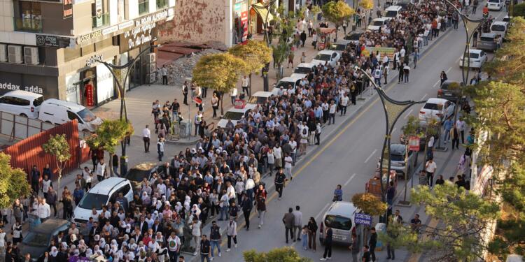 Wan ve Mersin’de binler Öcalan’a ‘umut hakkı’ için yürüdü