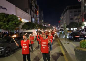 Kayyımın işten çıkardığı işçilerden meşaleli yürüyüş