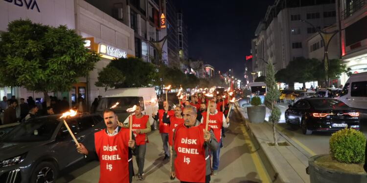 Kayyımın işten çıkardığı işçilerden meşaleli yürüyüş