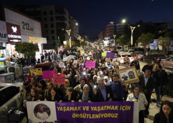 Kadınlar Wan’da yürüdü: Rojin Kabaiş isyanımızdır