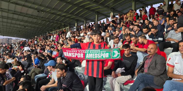 Vanspor-Amedspor maçına kardeşlik damga vurdu