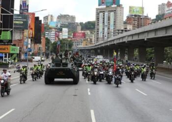 Venezuela’dan ABD tehdidine karşı tatbikat: Tanklar sokaklara çıktı