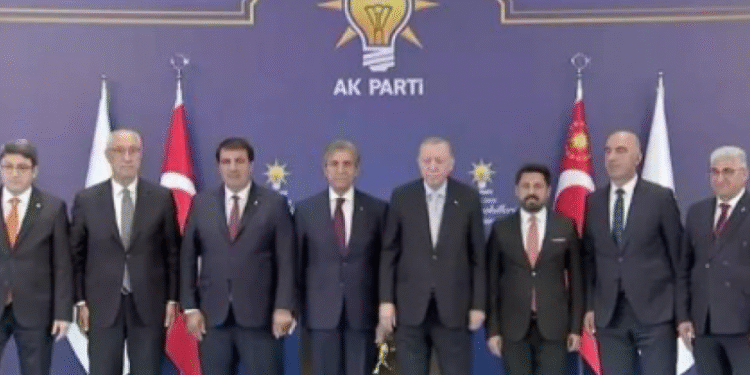 İstifa eden 7 belediye başkanı AKP’ye geçti