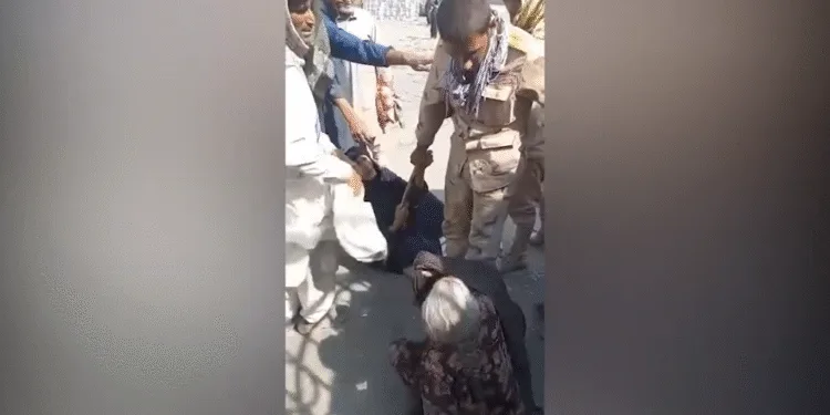 Devrim Muhafızları İran sınırında 2 kadına şiddet uyguladı