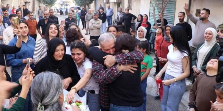 Türkiye’de 30 yıllık tutsaklığın ardından Şêxmeqsûd’da coşkuyla karşılandılar