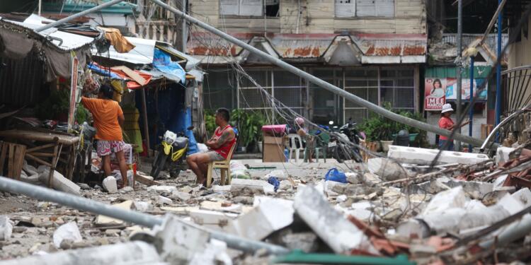 Filipinler’de 7,4 büyüklüğünde deprem