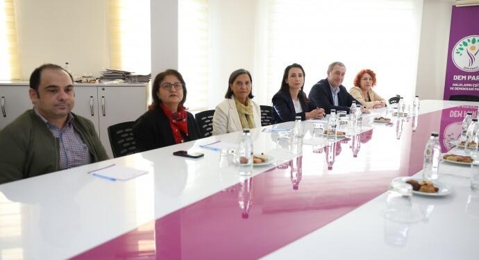 DEM Parti Eş Genel Başkanları Alevi kurum temsilcileriyle bir araya geldi