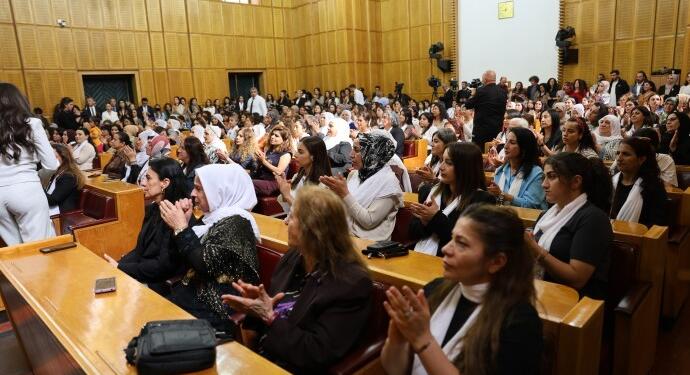 Meclis TV’de Kürtçe slogana sansür: Yayında ses kısıldı