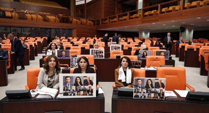 DEM Partili vekillerden bakanlığa Demirtaş tepkisi: Derhal serbest bırakın