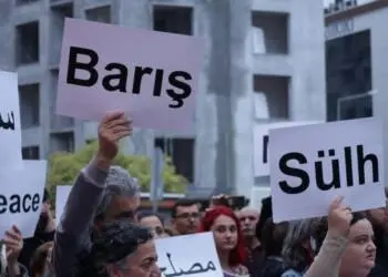 İzmir’de ‘Barış için buluşuyoruz’ eylemi: Savaşa değil, barışa ses verin