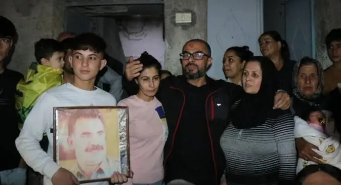 Türkiye’de 30 yıllık tutsaklıktan sonra Şêxmeqsûd’de zılgıtlarla karşılandı