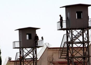 Tutsak yakınları: Bir süreç olacaksa önce cezaevleri boşaltısın