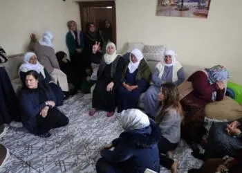 Jandarma engeline rağmen taziyeye kitlesel katılım