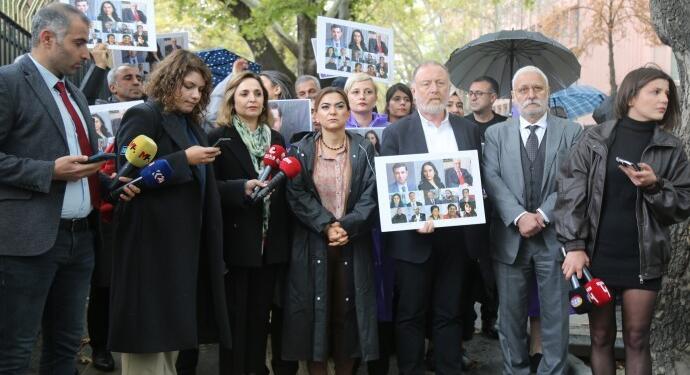 DEM Parti’den Adalet Bakanlığı’nın önünden çağrı: Bu süreci zehirlemeyin