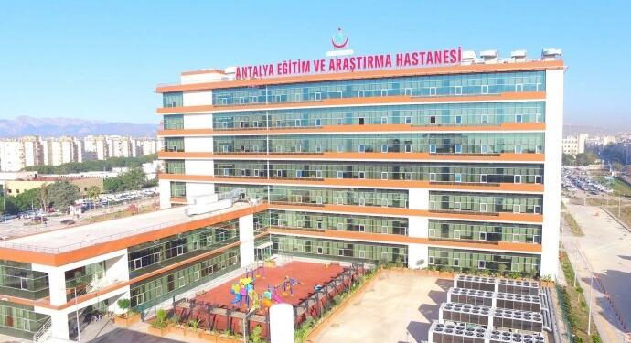 Ağır hasta tutsağa kelepçeli muayene dayatması