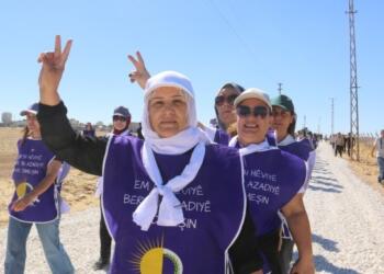 Özgürlük için yürüyen kadınlar: Güçlü ve umutluyuz, barışı getireceğiz