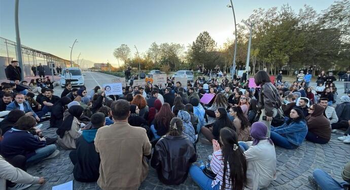 YYÜ öğrencileri: Rojin’e ses olalım