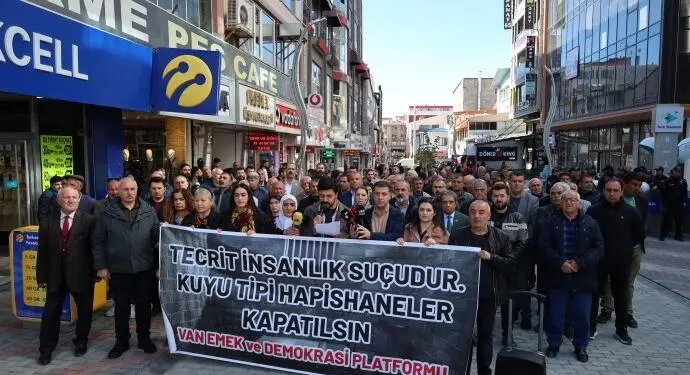 ‘Kuyu tipi’ne karşı açıklama: Tutsaklar en az 22 saat tek başına kalıyor