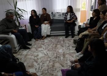 Kadınlardan Rojin Kabaiş’in ailesine ziyaret
