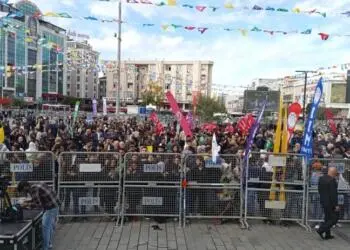 Esenyurt’ta ‘Barış ve özgürlük’ mitingi başladı