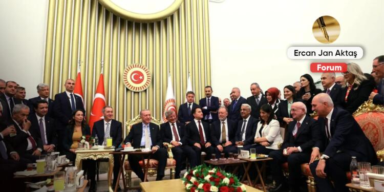 1 Ekim fotoğrafının politik anatomisi