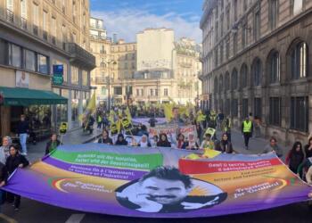 Avrupa kentlerinde komploya karşı yürüyüş