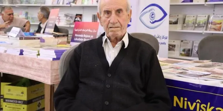 Yazar Abbas İsmail 40 kitabı ile fuara katıldı