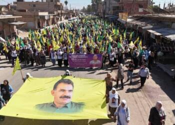 Cizîrê Kantonu’nda kadınlar Öcalan’ın özgürlüğü için yürüdü