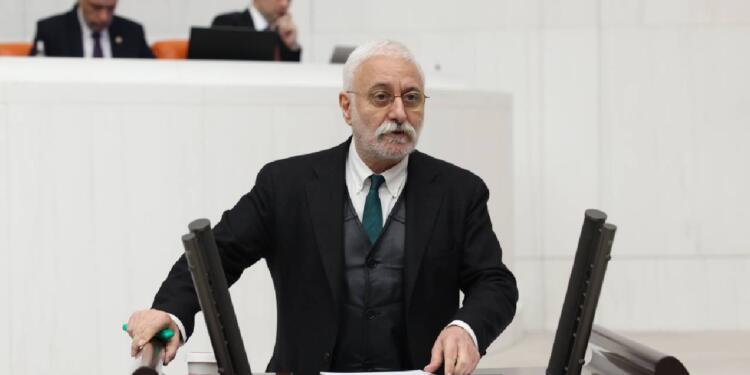 Saruhan Oluç: Tezkere, Suriye’deki Kürtlerin haklarını hedef alıyor