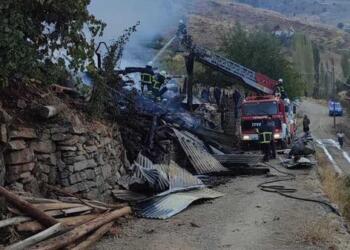 Adana’da yangın: 2 kardeş yaşamını yitirdi