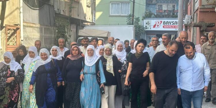 Tahliye olan Sönmez’e memleketinde kitlesel ziyaret