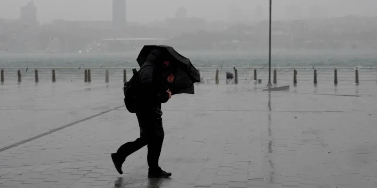 AKOM’dan uyarı: İstanbul’da yarın fırtına ve kuvvetli sağanak bekleniyor