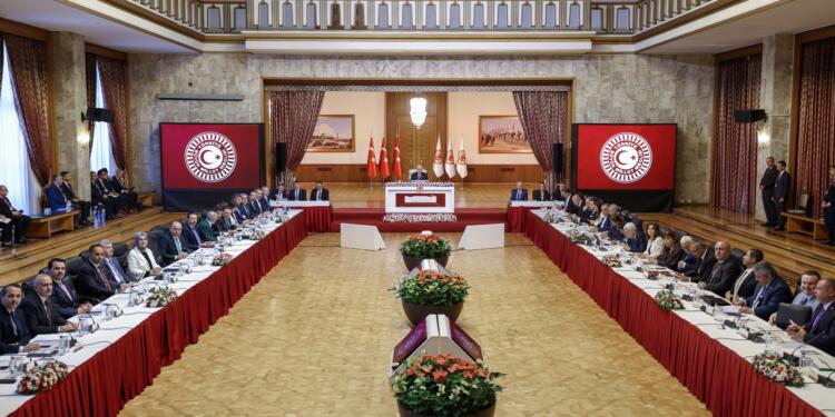 Komisyon toplantısı devam ediyor: Gençlerin yüzde 82’si Kürtçeyi istiyor