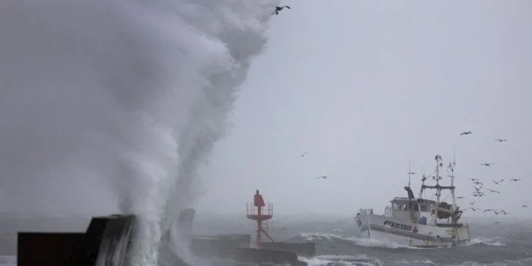 Fransa’da Benjamin Fırtınası krizi: 100 bin ev elektriksiz